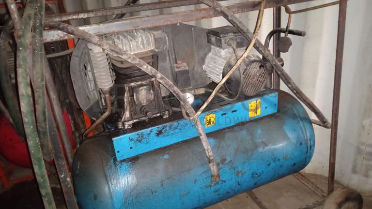 Máquina para fazer rosca + Diversos + Bomba de água + Motores + Diversos + Diversos + Bombas de água + Diversos + Diversos + Compressor de ar + Compressor de ar + Compactadora Turner Morris + Compressor de ar + Compressor Oceanos + Contentor de 40P ·