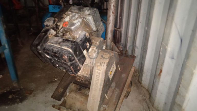 Máquina para fazer rosca + Diversos + Bomba de água + Motores + Diversos + Diversos + Bombas de água + Diversos + Diversos + Compressor de ar + Compressor de ar + Compactadora Turner Morris + Compressor de ar + Compressor Oceanos + Contentor de 40P ·