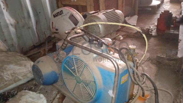 Máquina para fazer rosca + Diversos + Bomba de água + Motores + Diversos + Diversos + Bombas de água + Diversos + Diversos + Compressor de ar + Compressor de ar + Compactadora Turner Morris + Compressor de ar + Compressor Oceanos + Contentor de 40P ·