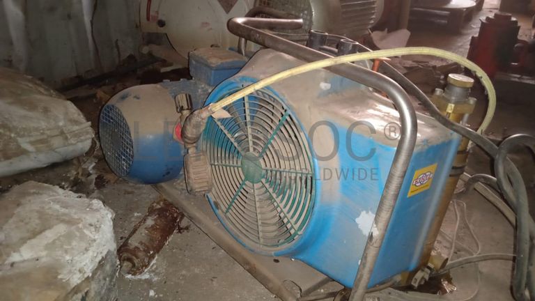 Máquina para fazer rosca + Diversos + Bomba de água + Motores + Diversos + Diversos + Bombas de água + Diversos + Diversos + Compressor de ar + Compressor de ar + Compactadora Turner Morris + Compressor de ar + Compressor Oceanos + Contentor de 40P ·