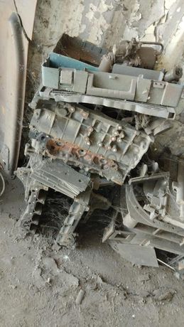 Máquinas teste da carga + Radiadores + Motor + Caixa de velocidade + Veios de transmissão, + Diversos + Contentor de 40P ·