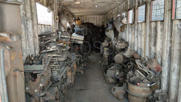 Máquinas teste da carga + Radiadores + Motor + Caixa de velocidade + Veios de transmissão, + Diversos + Contentor de 40P ·