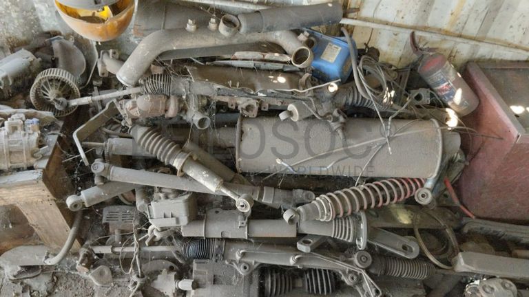 Máquinas teste da carga + Radiadores + Motor + Caixa de velocidade + Veios de transmissão, + Diversos + Contentor de 40P ·