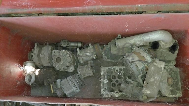 Máquinas teste da carga + Radiadores + Motor + Caixa de velocidade + Veios de transmissão, + Diversos + Contentor de 40P ·