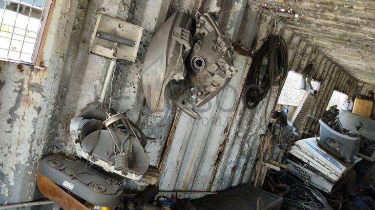 Máquinas teste da carga + Radiadores + Motor + Caixa de velocidade + Veios de transmissão, + Diversos + Contentor de 40P ·