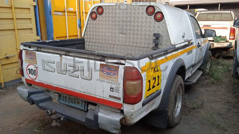 ISUZU KB300LE ·