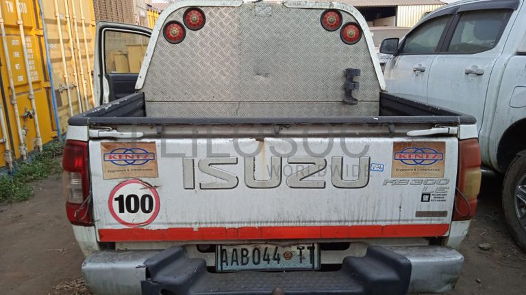 ISUZU KB300LE ·