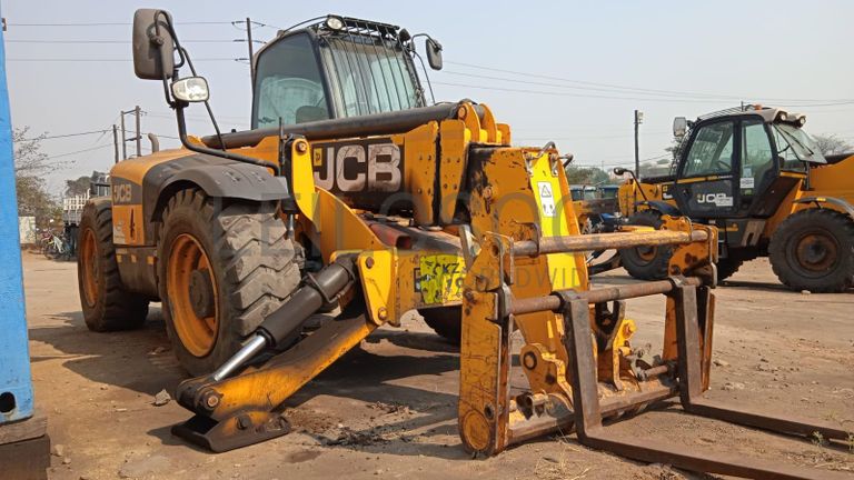 JCB 535-140 ·