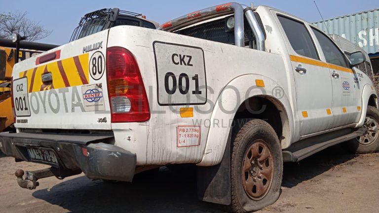 TOYOTA HILUX ·