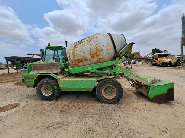 Autobetoneira Merlo DBM 3500EV