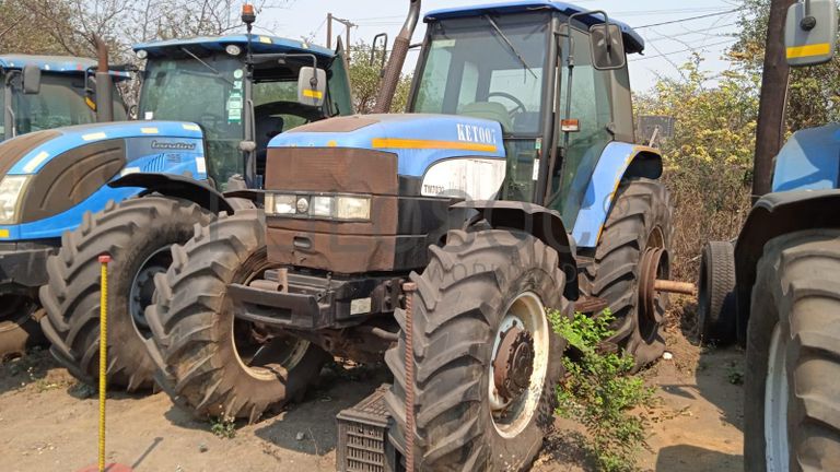 NEW HOLLAND TM7030 ·
