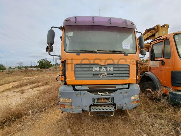 Camião basculante MAN · Belas