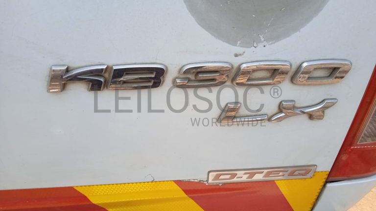 Isuzu KB300 ·