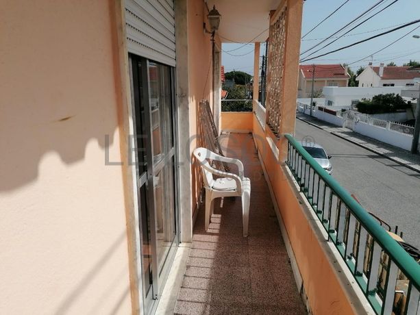 Moradia V3 c/ 2 Lugares de Garagem · Charneca da Caparica, Almada