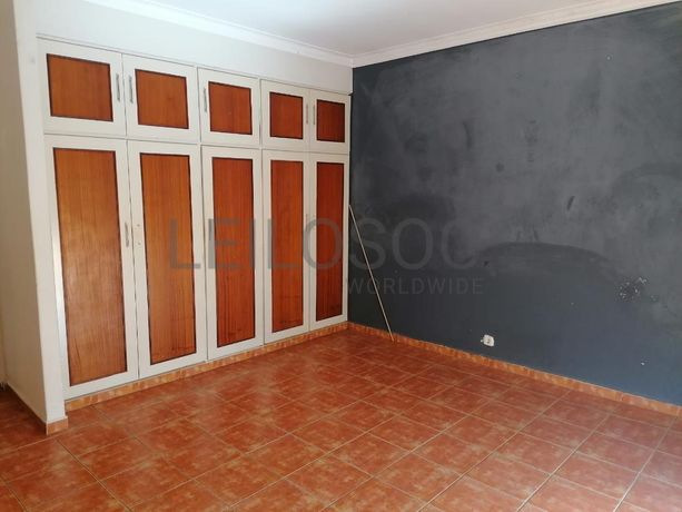 Moradia V3 c/ 2 Lugares de Garagem · Charneca da Caparica, Almada