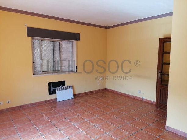 Moradia V3 c/ 2 Lugares de Garagem · Charneca da Caparica, Almada