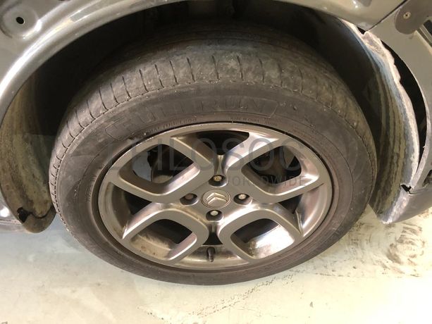 Citroën C4 Cactus 1.6 Blue HDI · Ano 2015