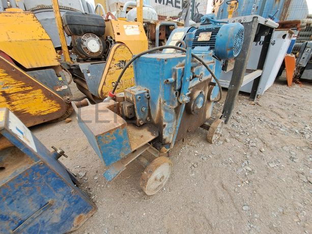 MAQ. DE CORTE FERRO · Viana