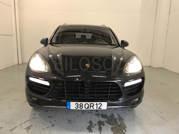 Porsche Cayenne 4.8 Turbo V8 · Ano 2010
