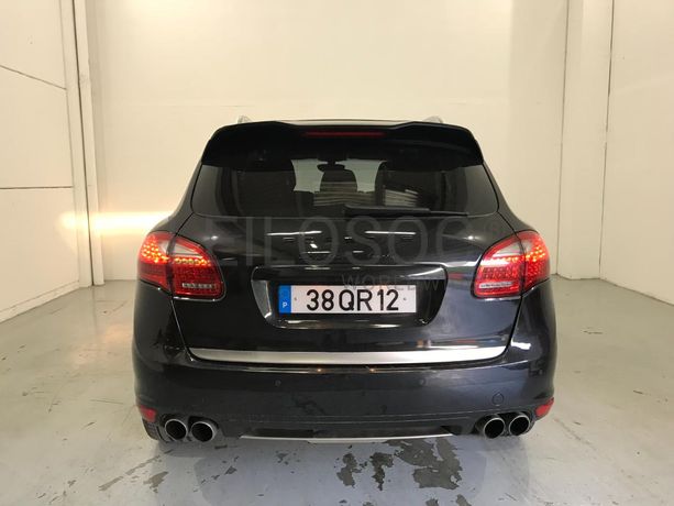 Porsche Cayenne 4.8 Turbo V8 · Ano 2010