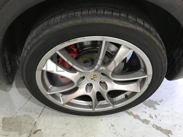 Porsche Cayenne 4.8 Turbo V8 · Ano 2010