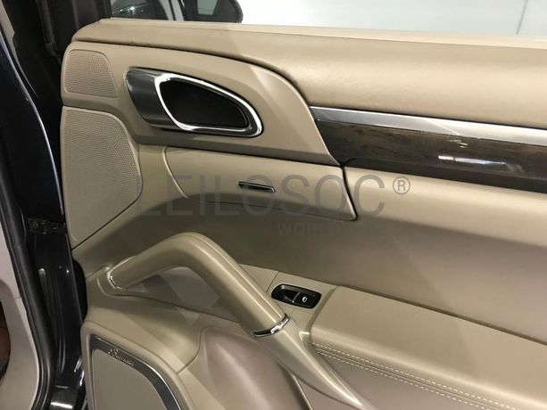 Porsche Cayenne 4.8 Turbo V8 · Ano 2010