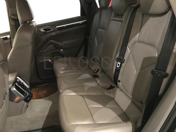 Porsche Cayenne 4.8 Turbo V8 · Ano 2010