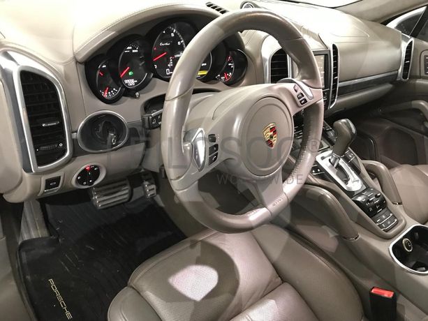 Porsche Cayenne 4.8 Turbo V8 · Ano 2010