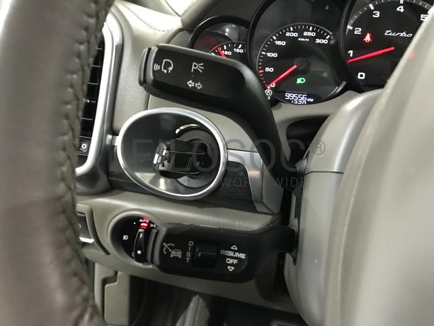 Porsche Cayenne 4.8 Turbo V8 · Ano 2010