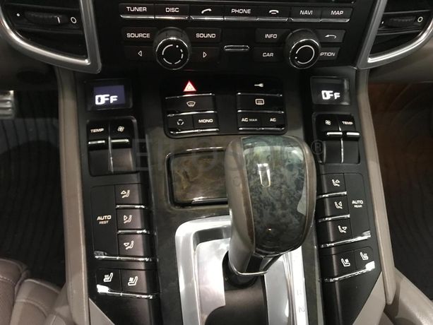 Porsche Cayenne 4.8 Turbo V8 · Ano 2010