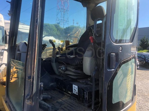 Mini Giratória Komatsu PC88MR-8 ·