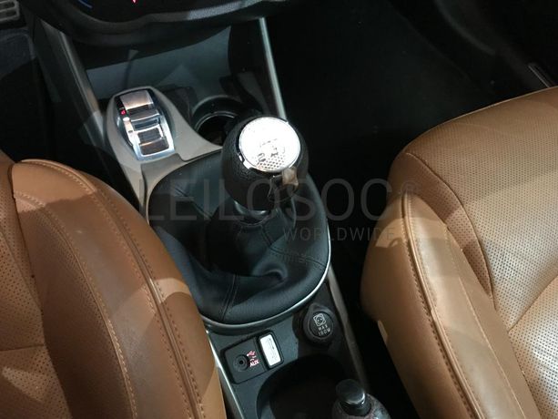 Alfa Romeo Mito 1.3 Multijet · Ano 2012