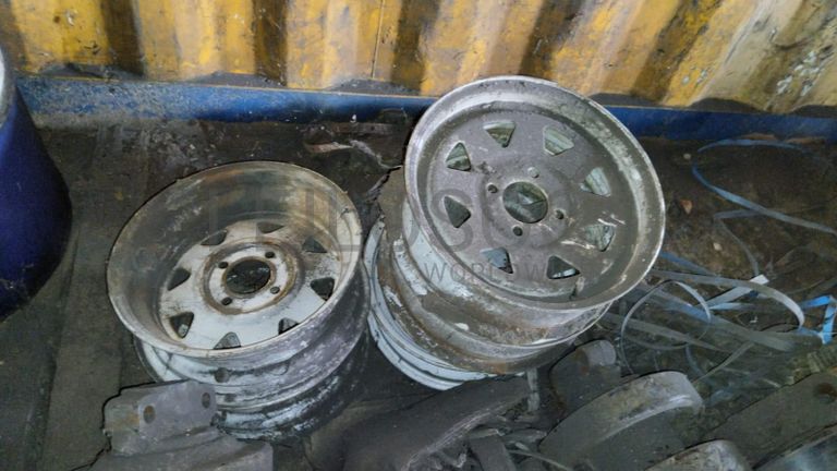 Cones de sinalização + Rolos de cabo + Máquinas para lavagem de Carros + Diversos + Compressor + Carrinhos de mão + Diversos + Motor de VW ·