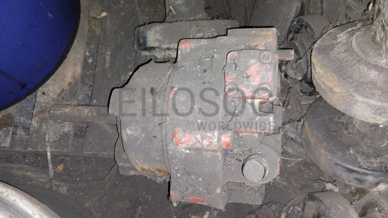 Cones de sinalização + Rolos de cabo + Máquinas para lavagem de Carros + Diversos + Compressor + Carrinhos de mão + Diversos + Motor de VW ·