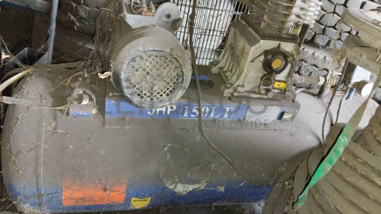 Cones de sinalização + Rolos de cabo + Máquinas para lavagem de Carros + Diversos + Compressor + Carrinhos de mão + Diversos + Motor de VW ·