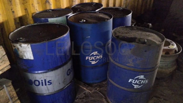 Cones de sinalização + Rolos de cabo + Máquinas para lavagem de Carros + Diversos + Compressor + Carrinhos de mão + Diversos + Motor de VW ·