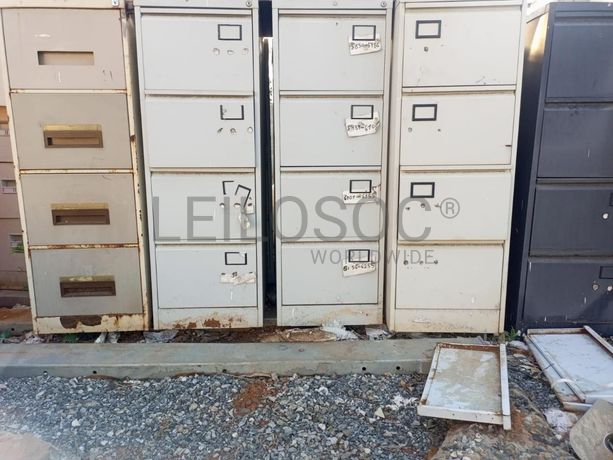 Mobiliário de escritório ·