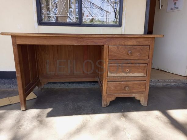 Mobiliário de escritório ·