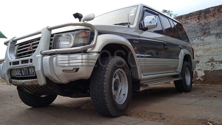 Mitsubishi Pajero ·