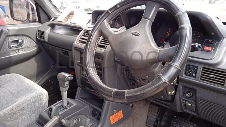 Mitsubishi Pajero ·