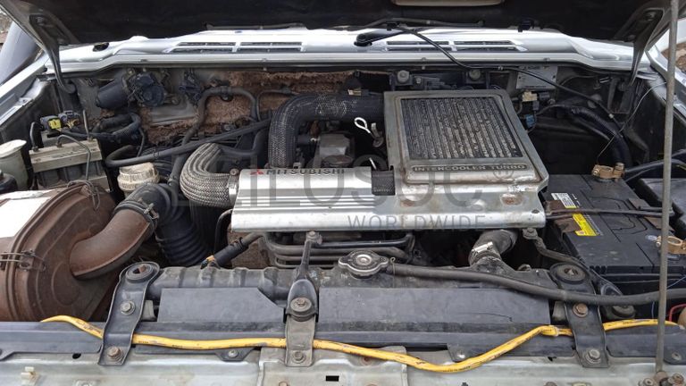 Mitsubishi Pajero ·