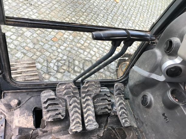 Giratória de Rastos Hyundai Robex 210 NLC-9