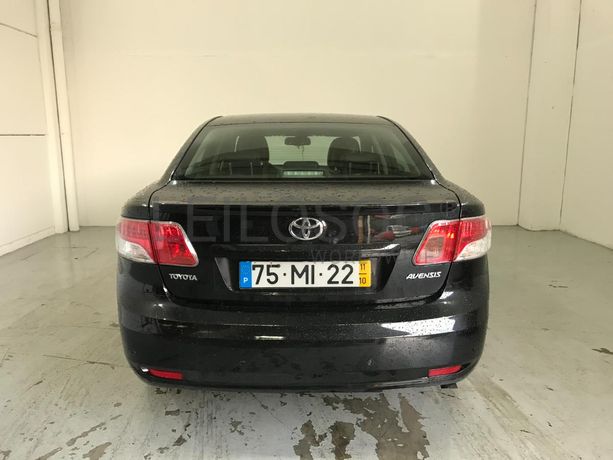 Toyota Avensis 2.0 D-4D · Ano 2011