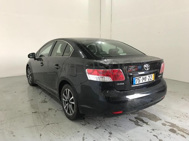 Toyota Avensis 2.0 D-4D · Ano 2011