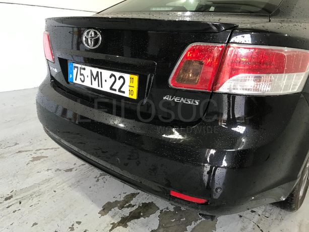 Toyota Avensis 2.0 D-4D · Ano 2011