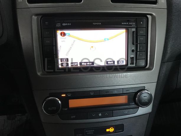 Toyota Avensis 2.0 D-4D · Ano 2011