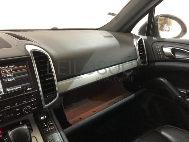 Porsche Cayenne 3.0 D · Ano 2012