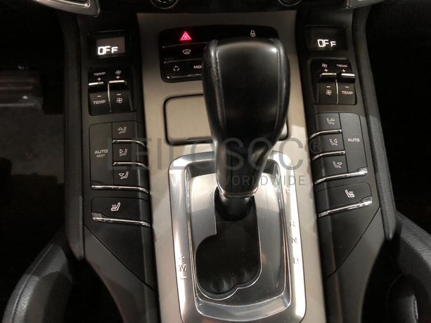 Porsche Cayenne 3.0 D · Ano 2012