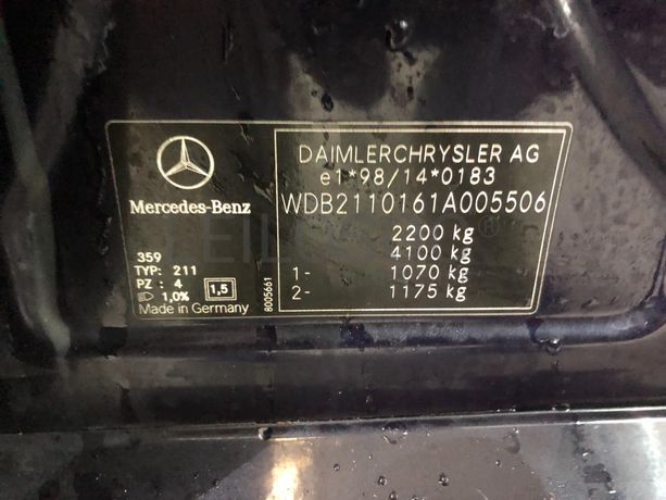 Mercedes-Benz E 270 · Ano 2002