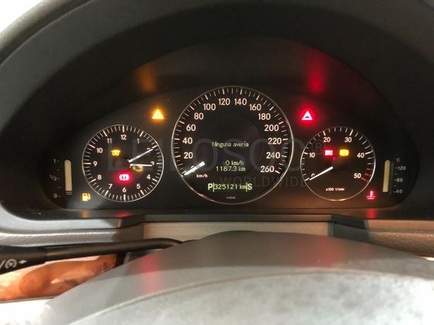 Mercedes-Benz E 270 · Ano 2002